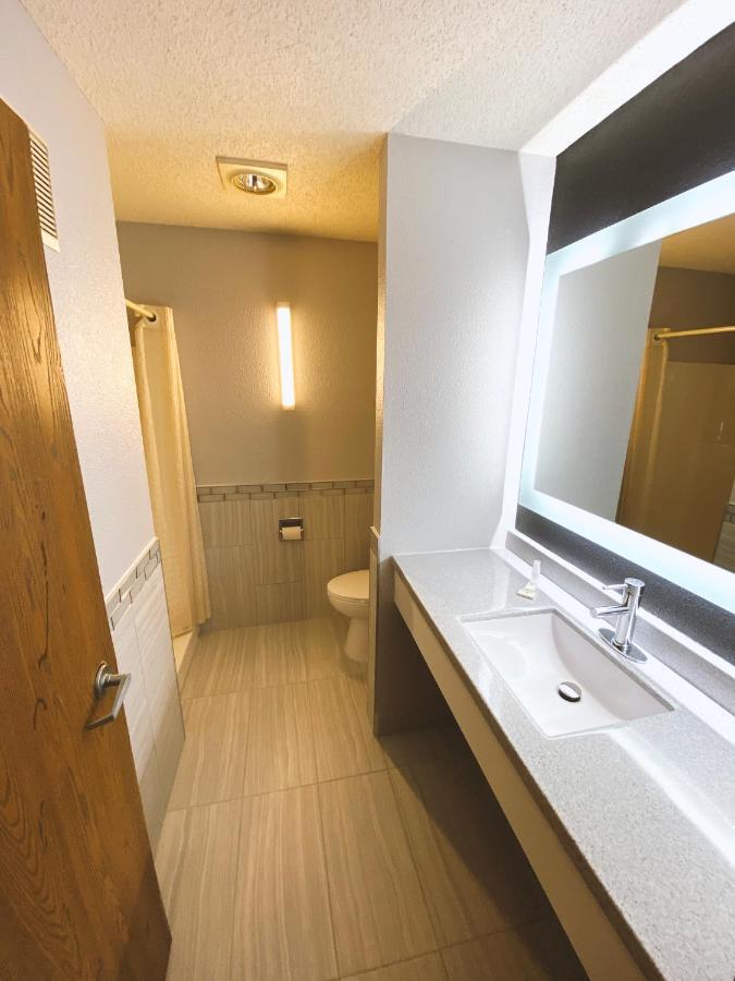 Coratel Inn & Suites By Jasper Hastings Eksteriør bilde